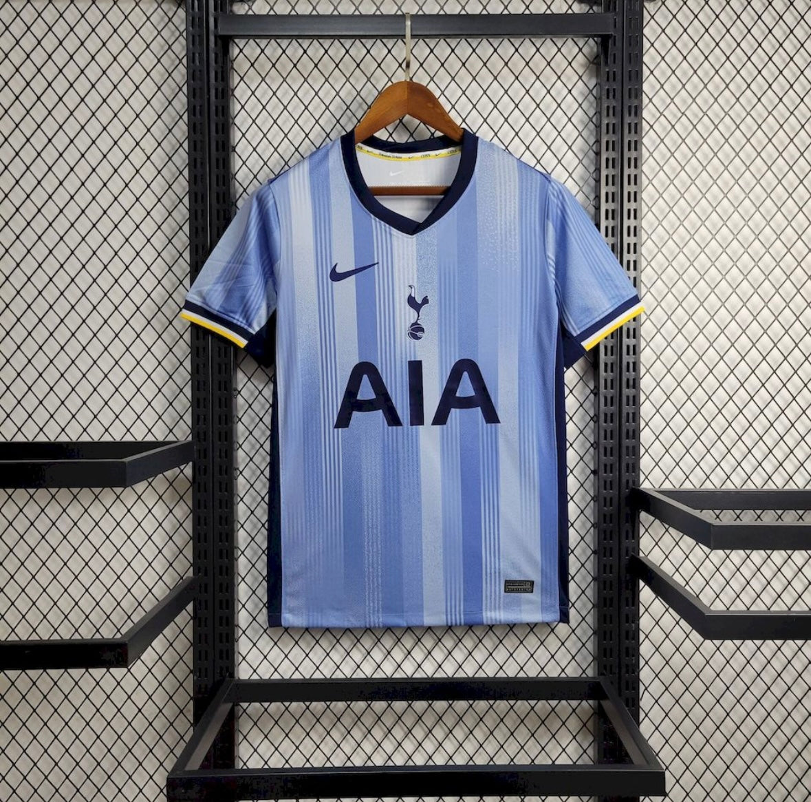 Maillot Tottenham Hotspur extérieur 2024-2025 blanc et or avec logo Nike
