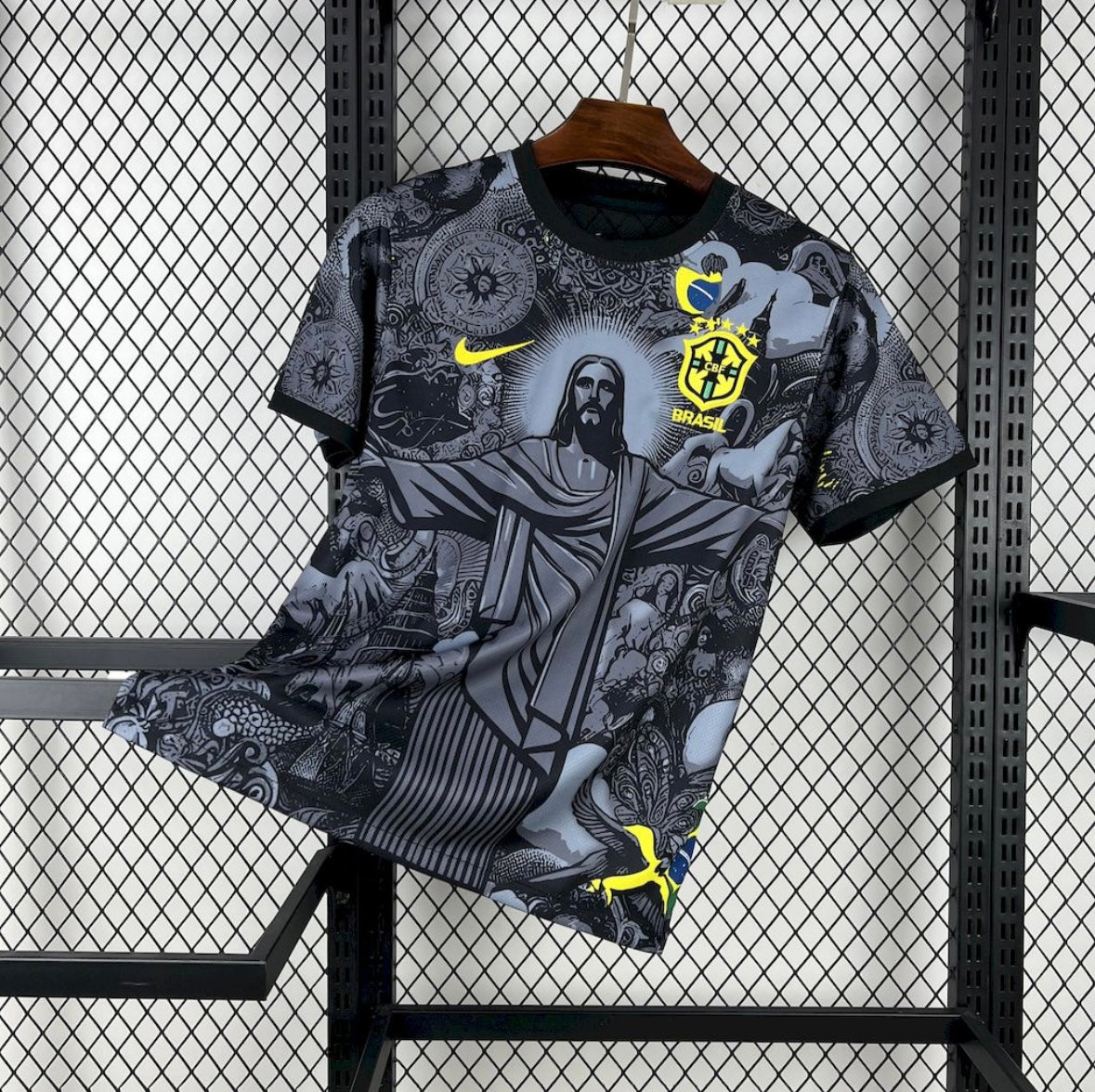 T-shirt noir avec motif Christ Rédempteur et logo sélection Brésil de football Nike