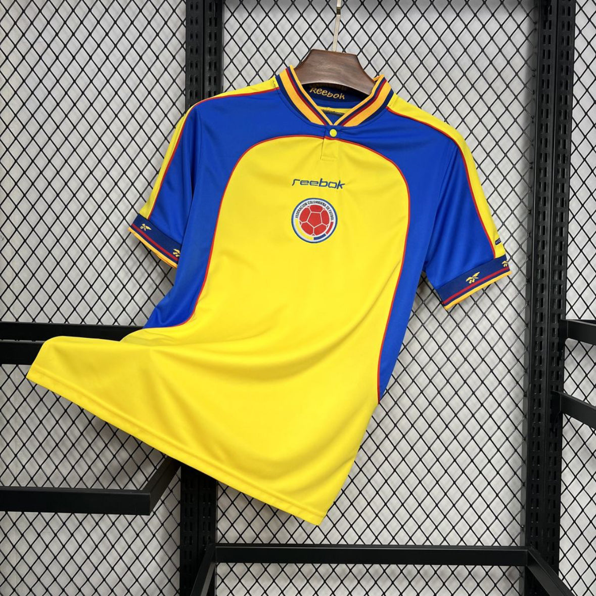 Maillot rétro Colombie domicile 2001 jaune vintage avec écusson