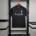 Maillot Liverpool x Balmain 2024-2025 collaboration fashion rouge et noir