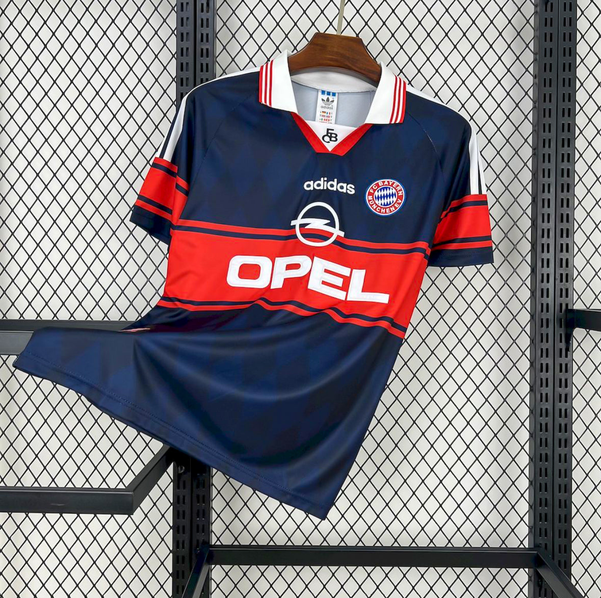 Maillot FC Bayern Munich Rétro domicile 1997-1999 rouge vintage