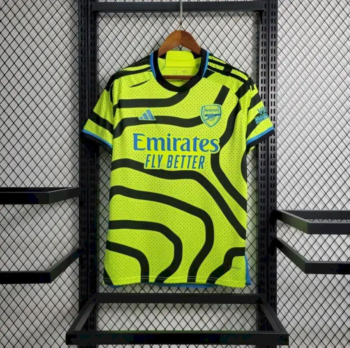 Maillot Arsenal extérieur 2023-2024 blanc et bleu avec logo Adidas