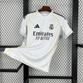 Maillot Real Madrid domicile 2025-2026 blanc avec logo Adidas