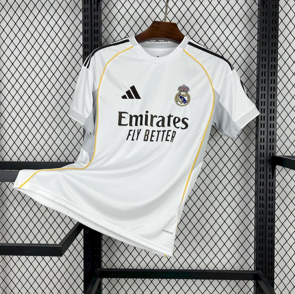 Maillot Real Madrid domicile 2025-2026 blanc avec logo Adidas