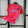 Maillot Inter Miami Concept 2025-2026 design exclusif rose et noir