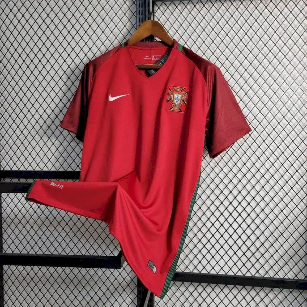 Maillot rétro Portugal domicile 2016/2017 rouge classique avec logo