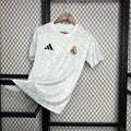 Maillot Real Madrid Pre-Match 2024-2025 tenue de préchauffage blanc
