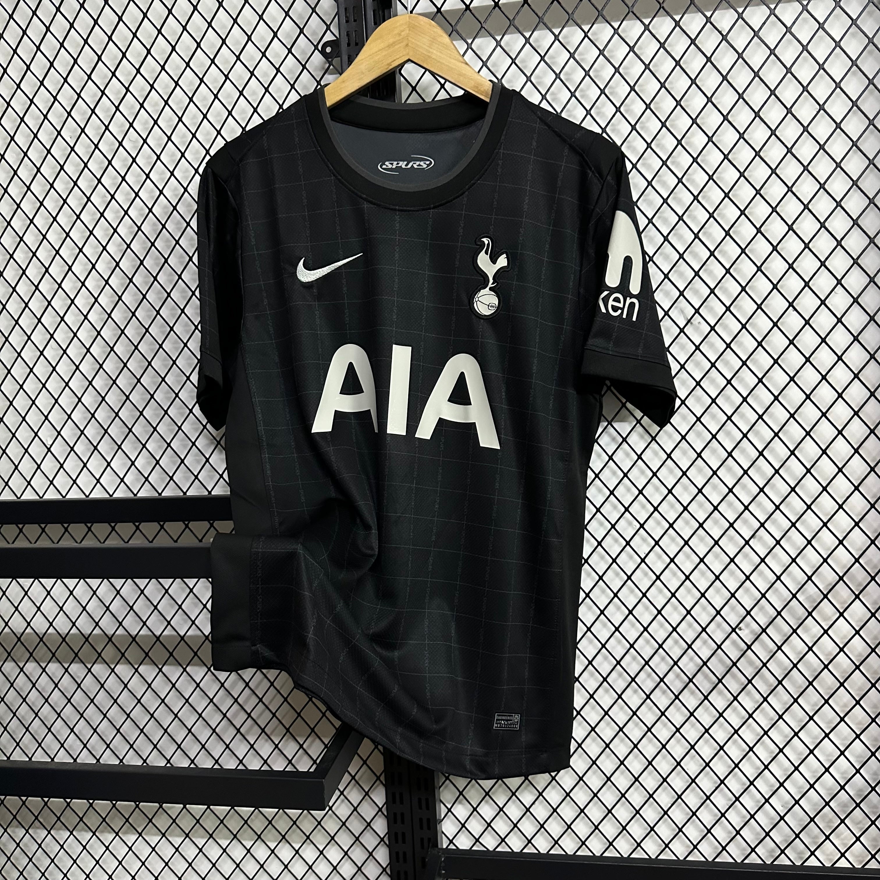 Maillot Tottenham extérieur 23/24 noir THFC avec logo Spurs