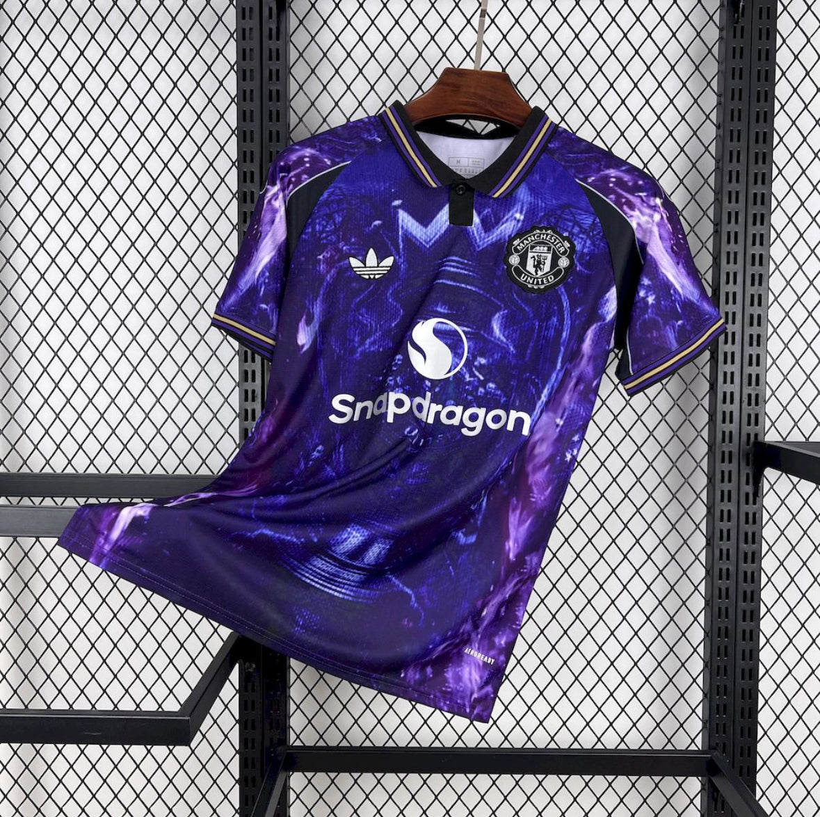 Maillot Manchester United violet 2025-2026 couleur signature MU