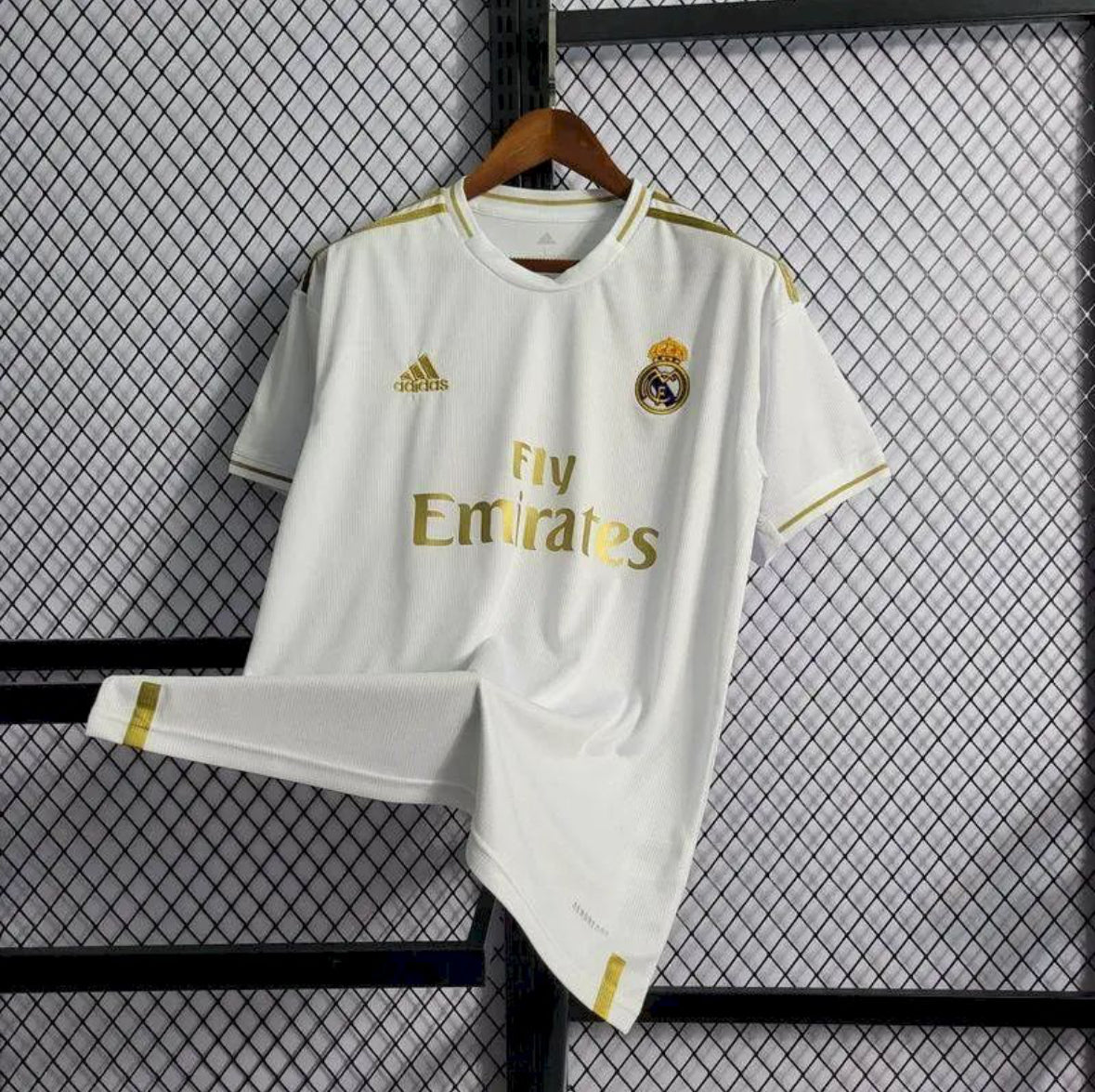 Maillot Real Madrid Rétro domicile 2019-2020 blanc avec logo Adidas