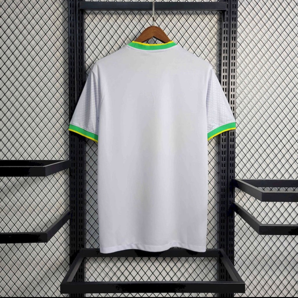Maillot Brésil Concept 24/25 - vue de face suspendu