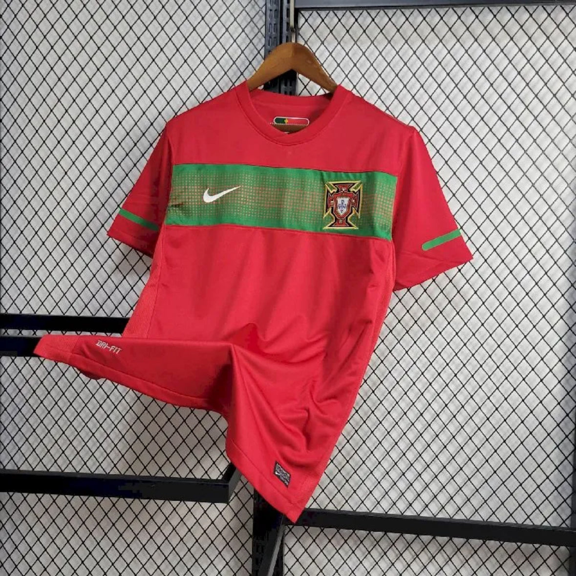 Maillot rétro Portugal domicile 2010 rouge avec écusson vintage