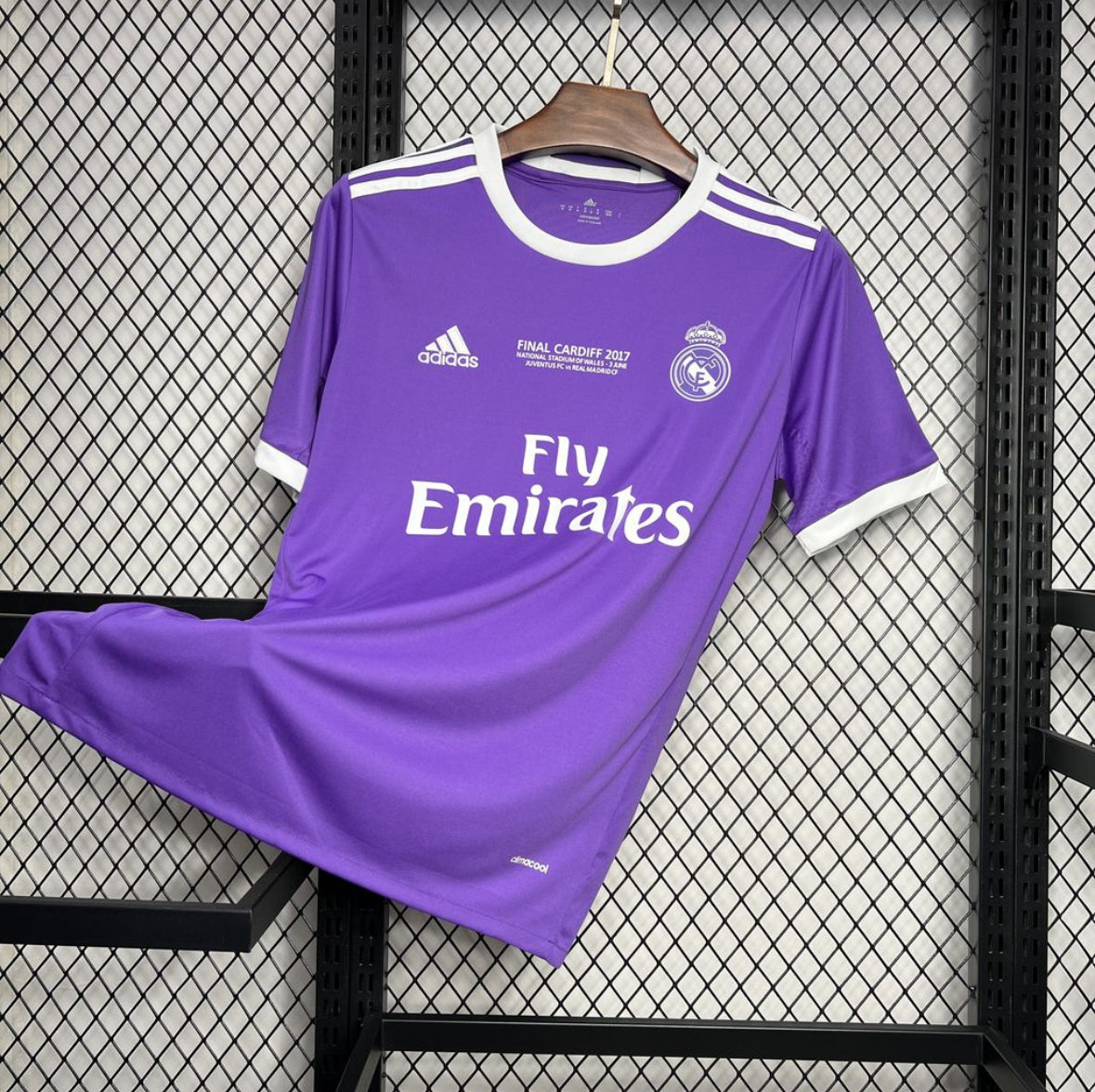 Maillot Real Madrid Rétro extérieur 2016-2017 blanc avec logo Adidas