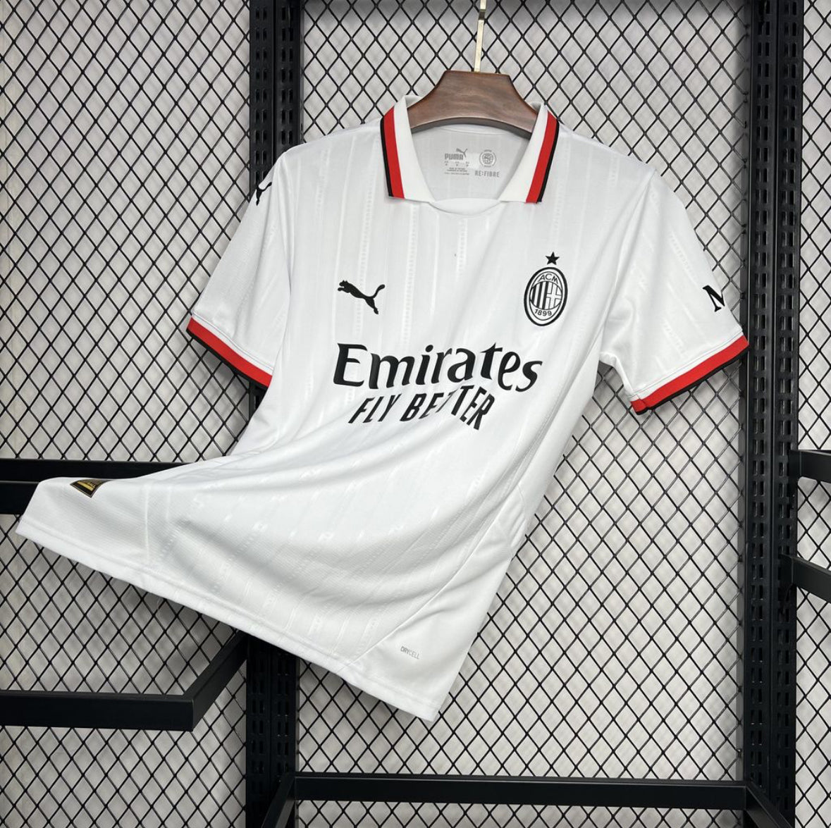 Maillot AC Milan extérieur 2024-2025 blanc avec logo Puma et écusson