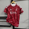 Maillot Liverpool domicile 25/26 rouge LFC avec logo officiel