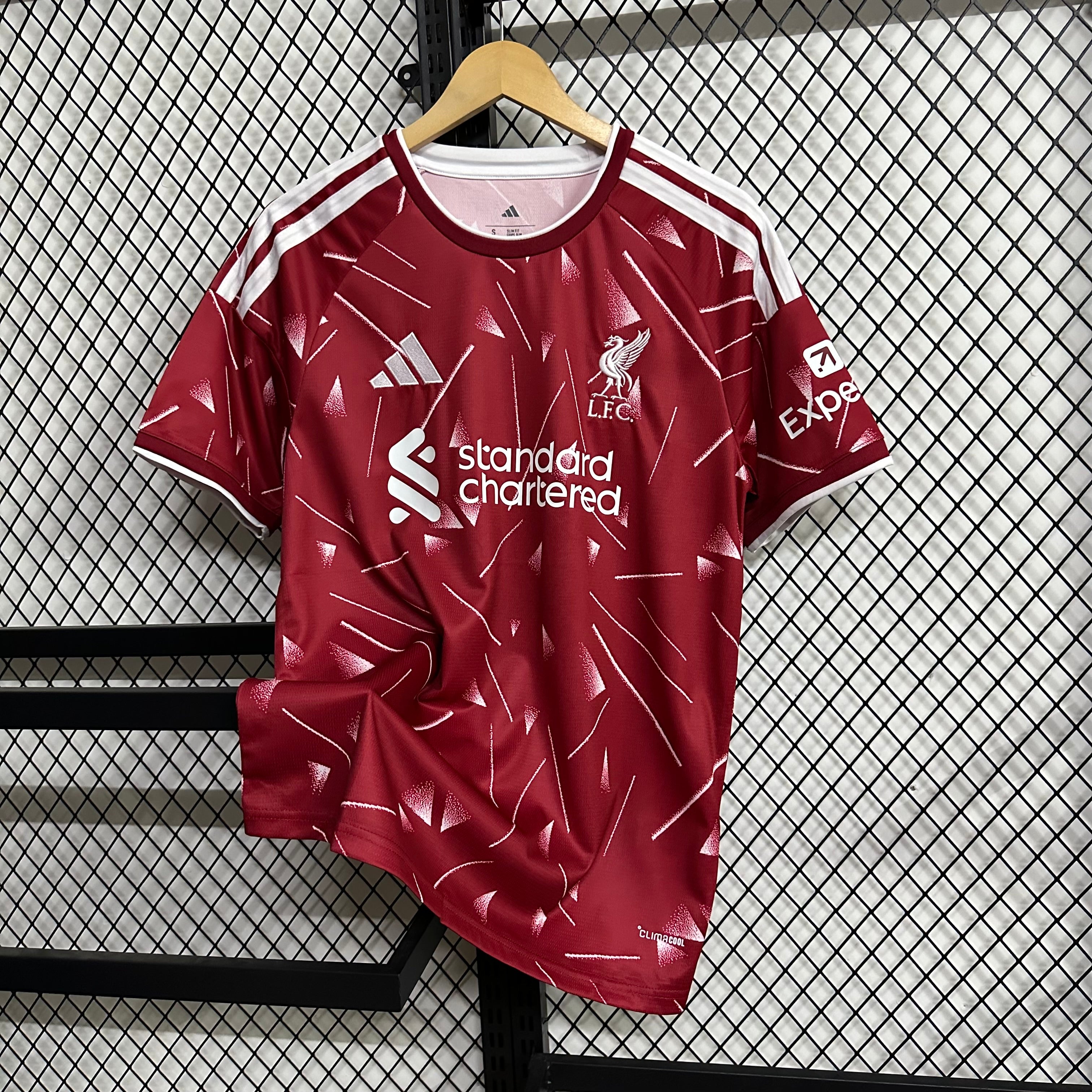 Maillot Liverpool domicile 25/26 rouge LFC avec logo officiel