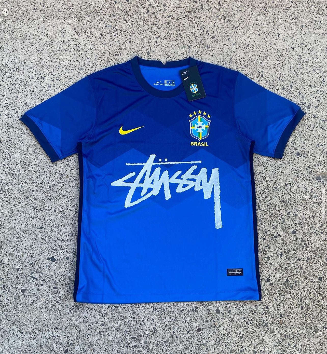 Maillot Stüssy Brésil bleu collab streetwear édition limitée