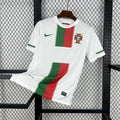 Maillot rétro Portugal extérieur 2010 blanc avec détails rouges
