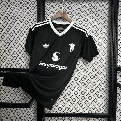 MAN UNITED BLACK 25/26