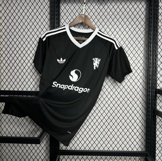 MAN UNITED BLACK 25/26
