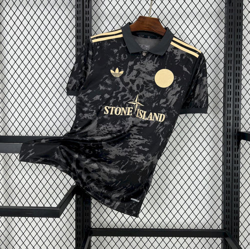 Maillot Ajax Amsterdam x Stone Island 2025-2026 collaboration streetwear rouge