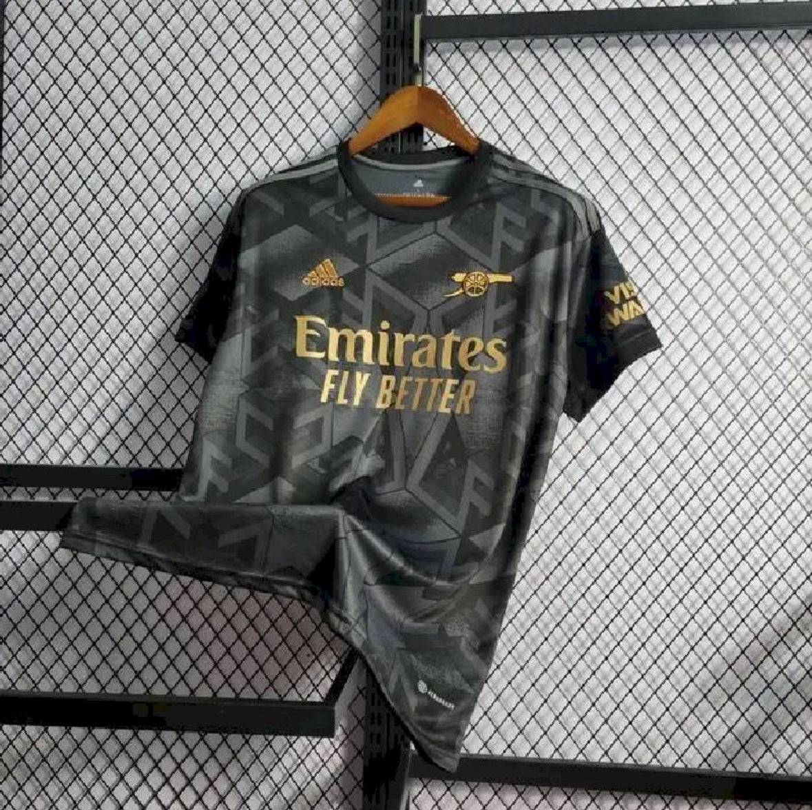Maillot Arsenal extérieur 2022-2023 blanc et bleu avec logo Adidas