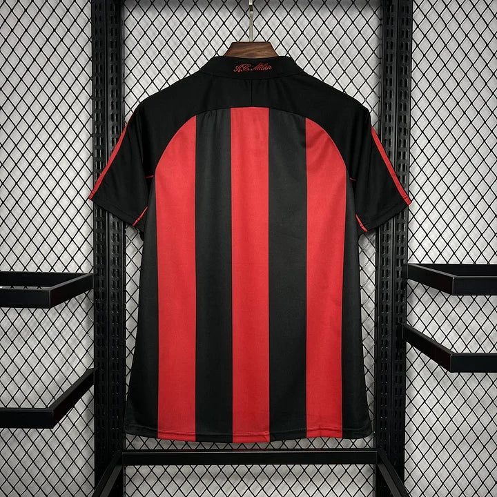 Maillot AC Milan Rétro 2000-2002 - vue de face suspendu