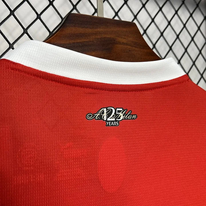 Maillot AC Milan domicile 24/25 - vue proche matière