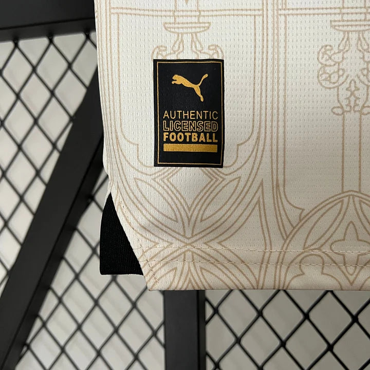 Maillot AC Milan x Pleasures Blanc Fourth 24/25 - vue complète suspendue