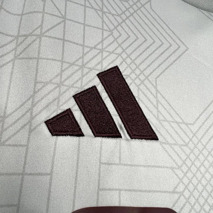 Maillot Ajax Third 24/25 - détail logo et tissu