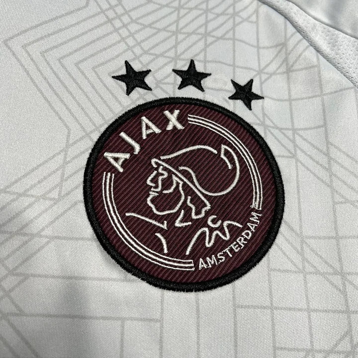 Maillot Ajax Third 24/25 - détail col et manches