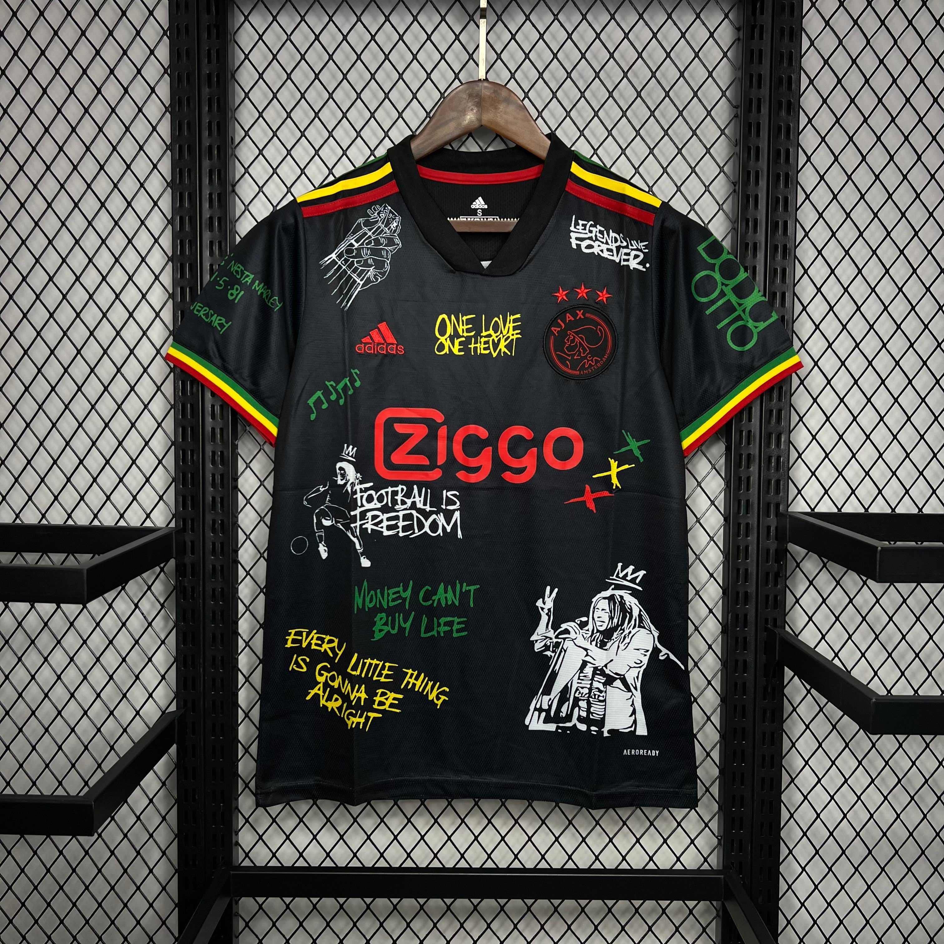Maillot Ajax Bob Marley Concept 2021-2022 rouge et blanc One Love classique