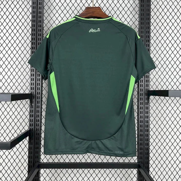 Maillot Algérie extérieur 2024-2026 - vue de face suspendu