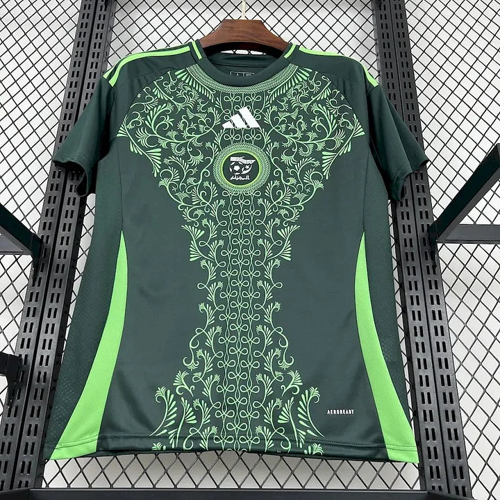 Maillot Algérie extérieur 2024-2026 - vue complète suspendue