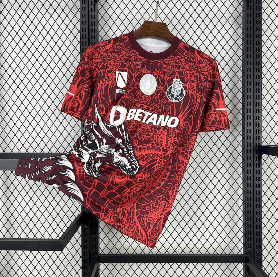 Maillot FC Porto Dragon Rouge 2025-2026 avec motif dragon et logo Puma