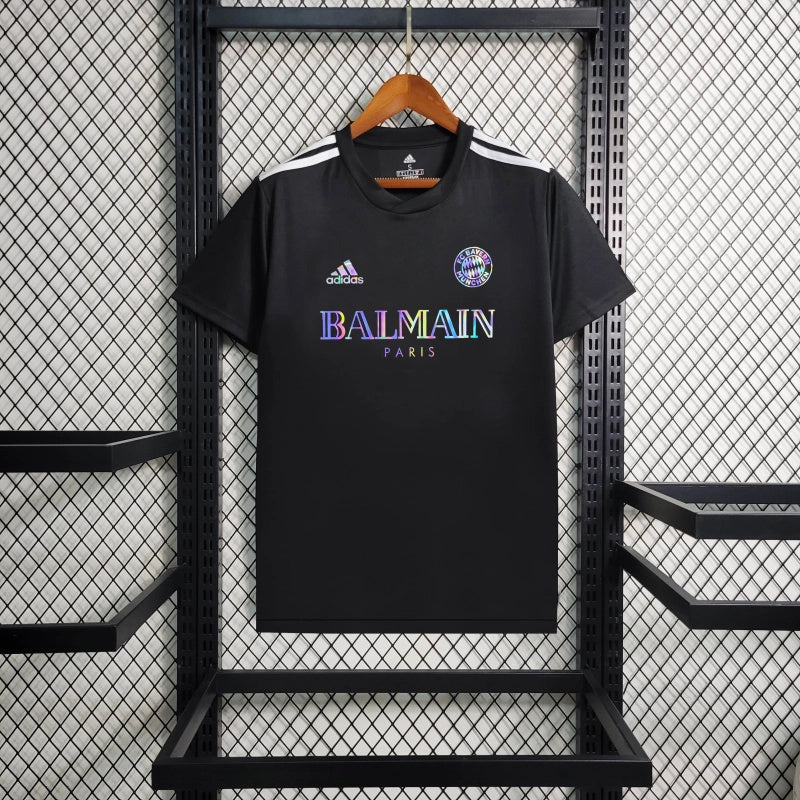 Maillot FC Bayern Munich x Balmain 2024-2025 collaboration fashion rouge