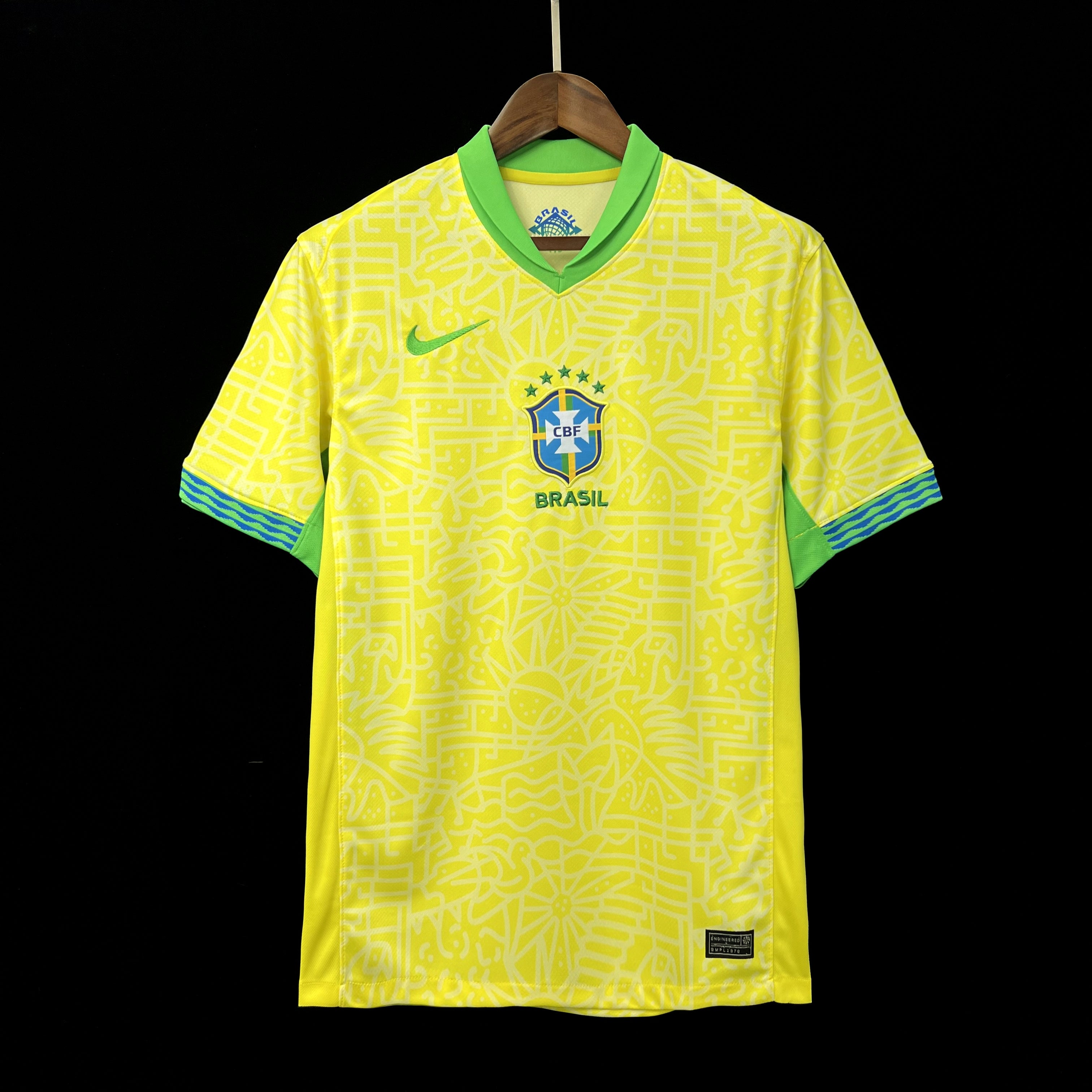 Maillot Brésil domicile 2024-2025 jaune avec logo CBF et Nike
