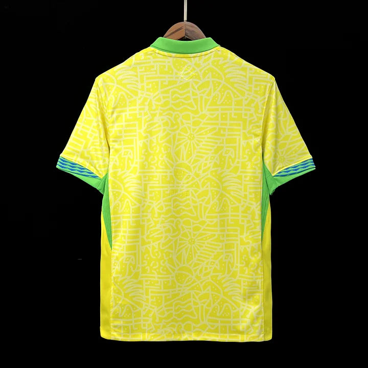 Maillot Brésil domicile 24/25 - vue de face suspendu