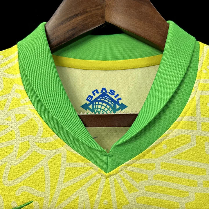 Maillot Brésil domicile 24/25 - détail logo et tissu