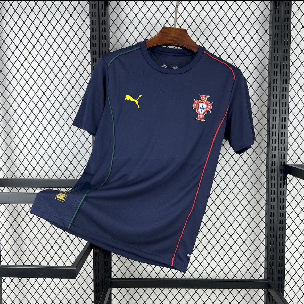 Maillot décontracté Portugal 25/26 rouge casual avec logo officiel