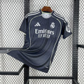 Maillot Real Madrid extérieur 2025-2026 violet avec logo Adidas