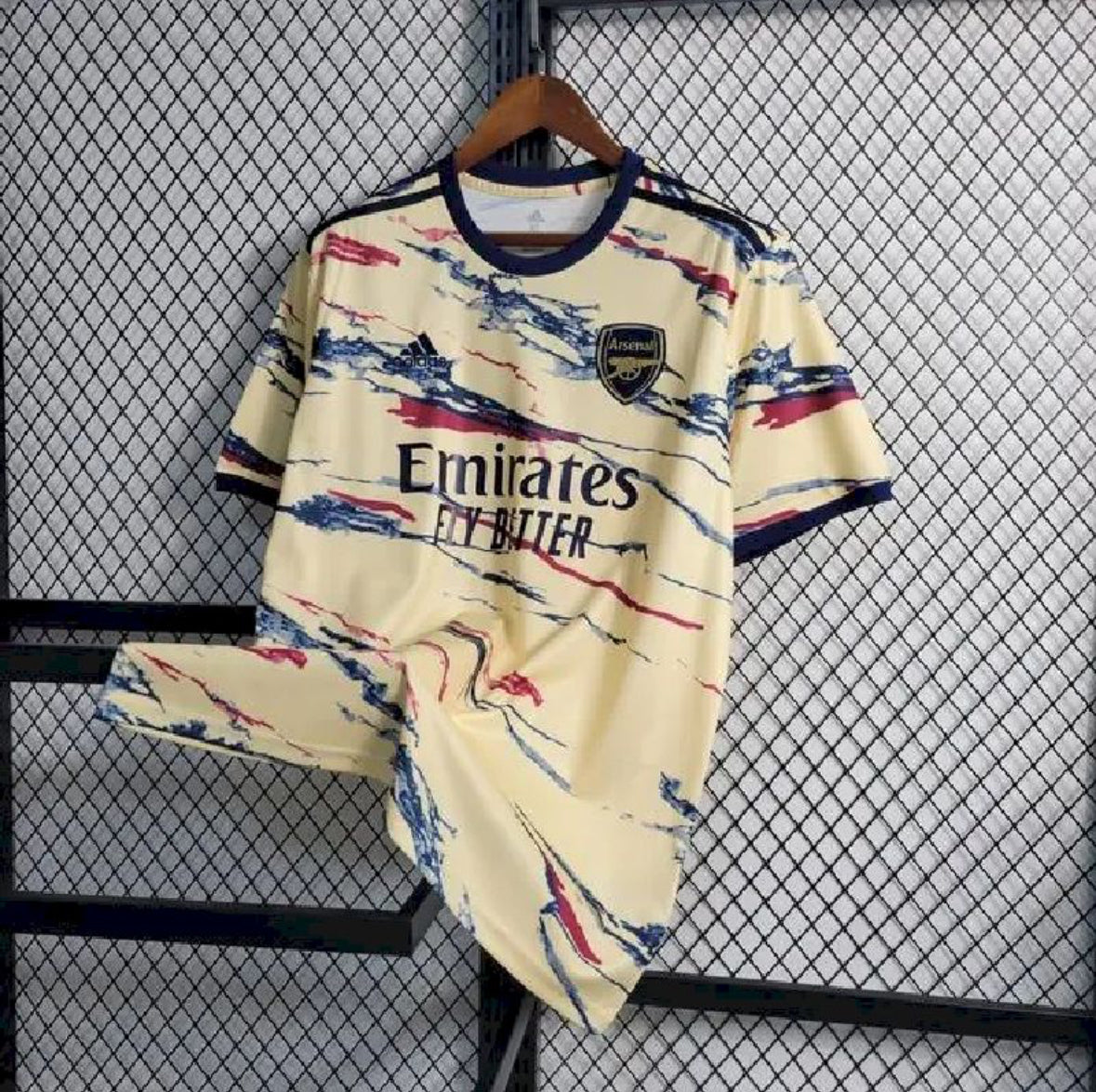 Maillot Arsenal rouge édition domicile avec logo et écusson