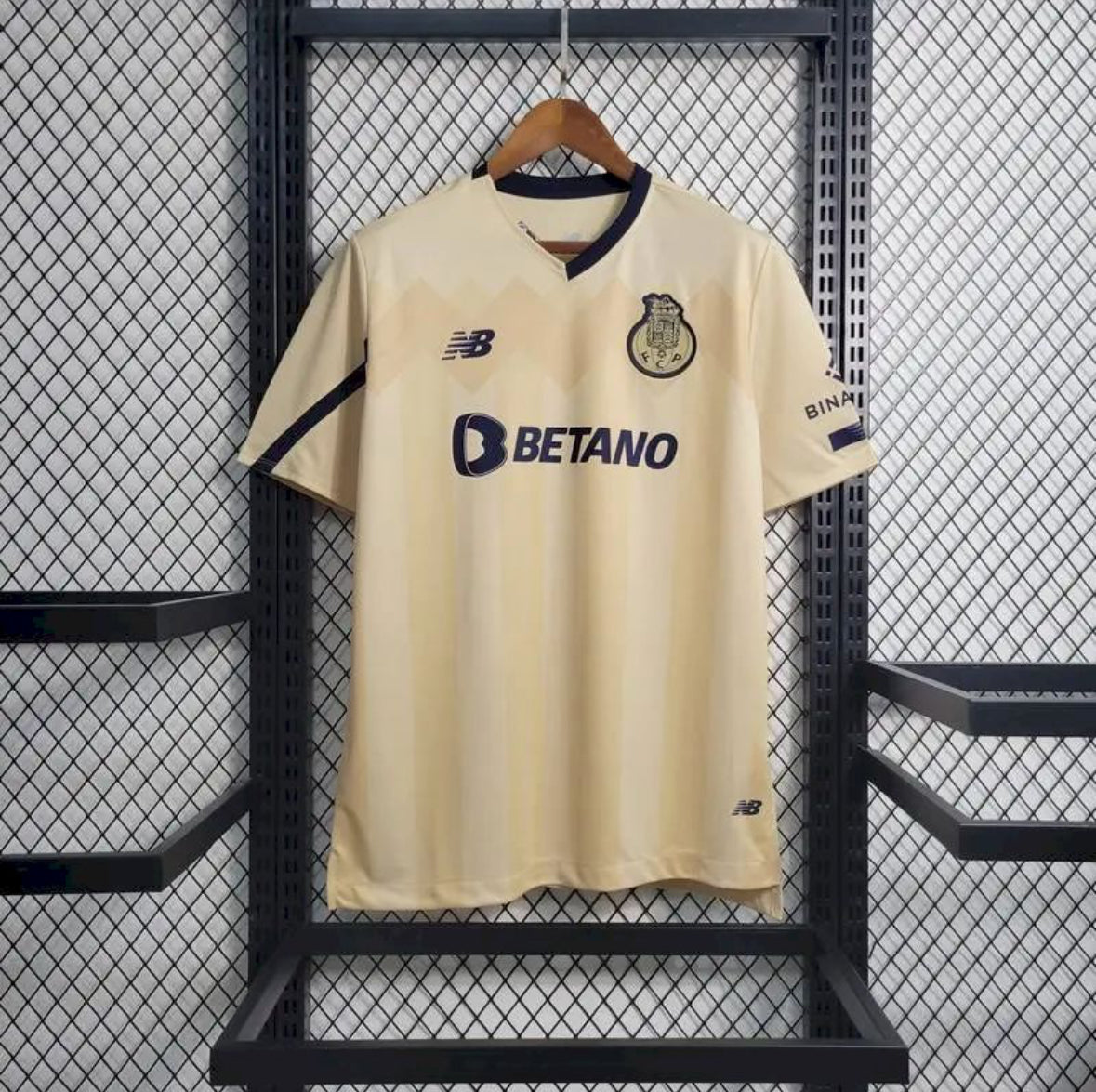Maillot FC Porto extérieur 2023-2024 blanc avec logo Puma et sponsors