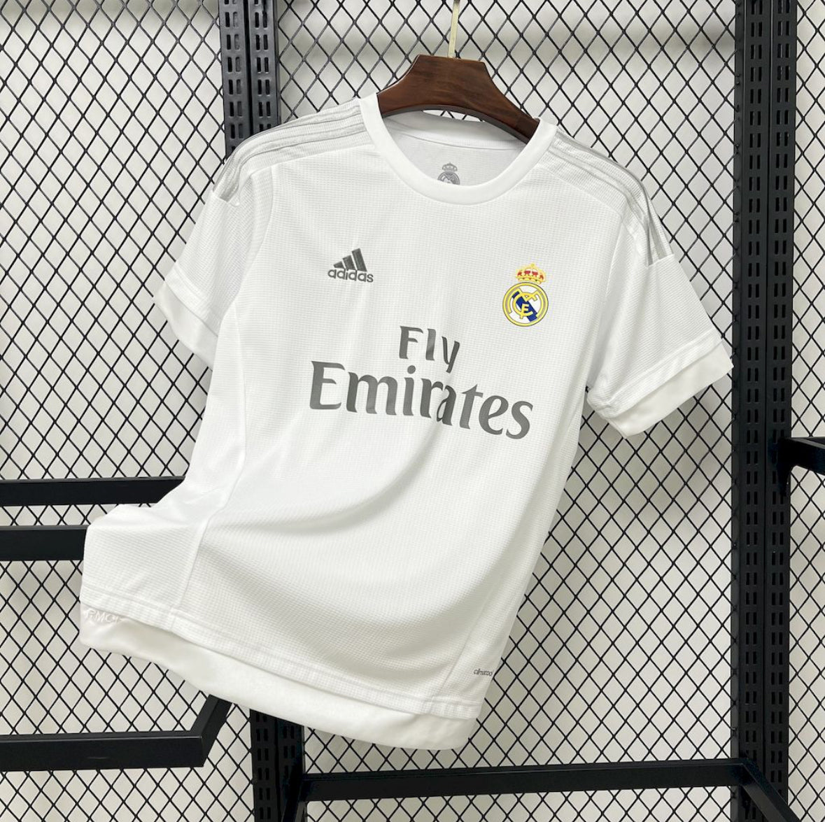 Maillot Real Madrid Rétro domicile 2015-2016 blanc avec logo Adidas
