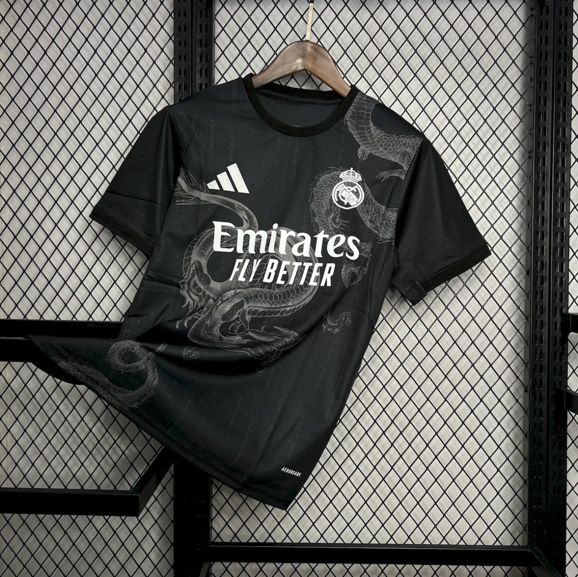 Maillot Real Madrid Concept 2024-2025 design exclusif blanc et doré