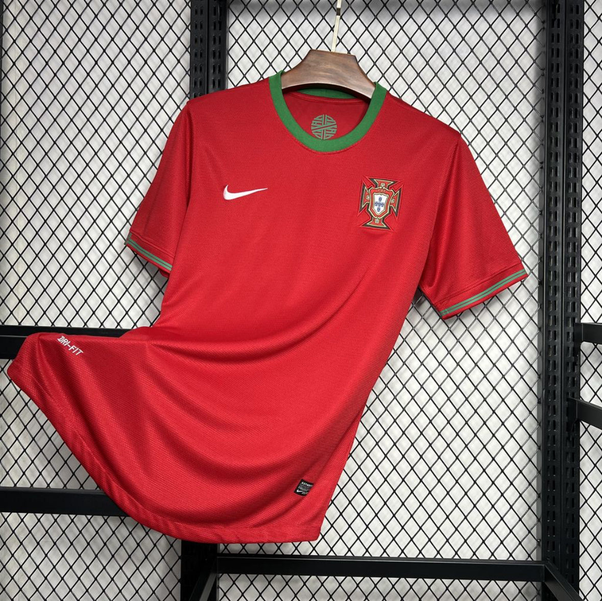 Maillot rétro Portugal Euro 2012 rouge avec écusson officiel
