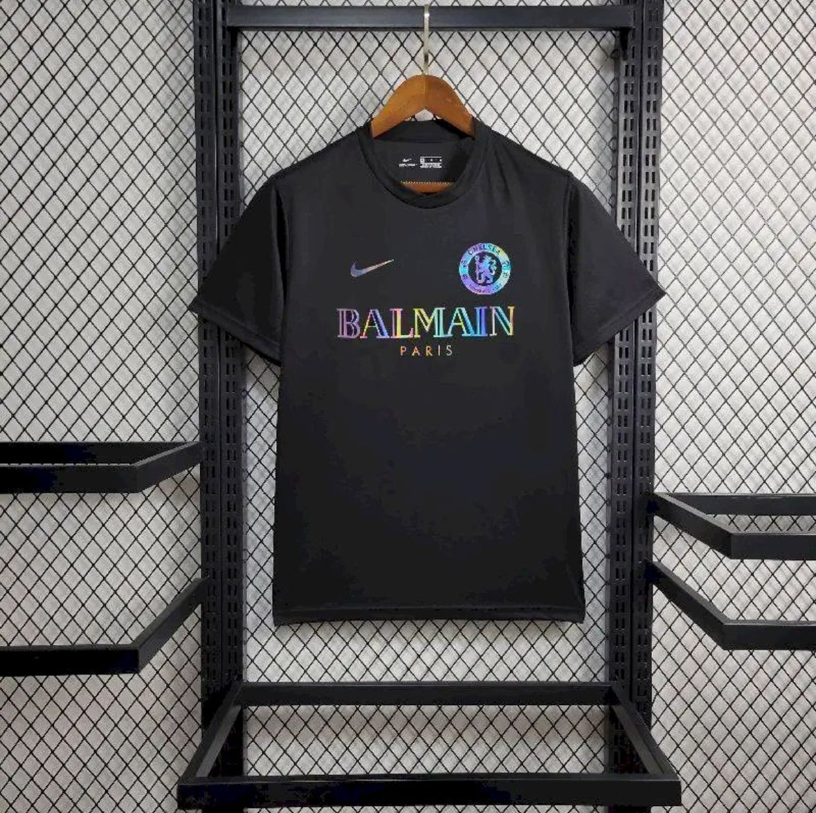 Maillot Chelsea x Balmain 2024-2025 collaboration fashion bleu et or