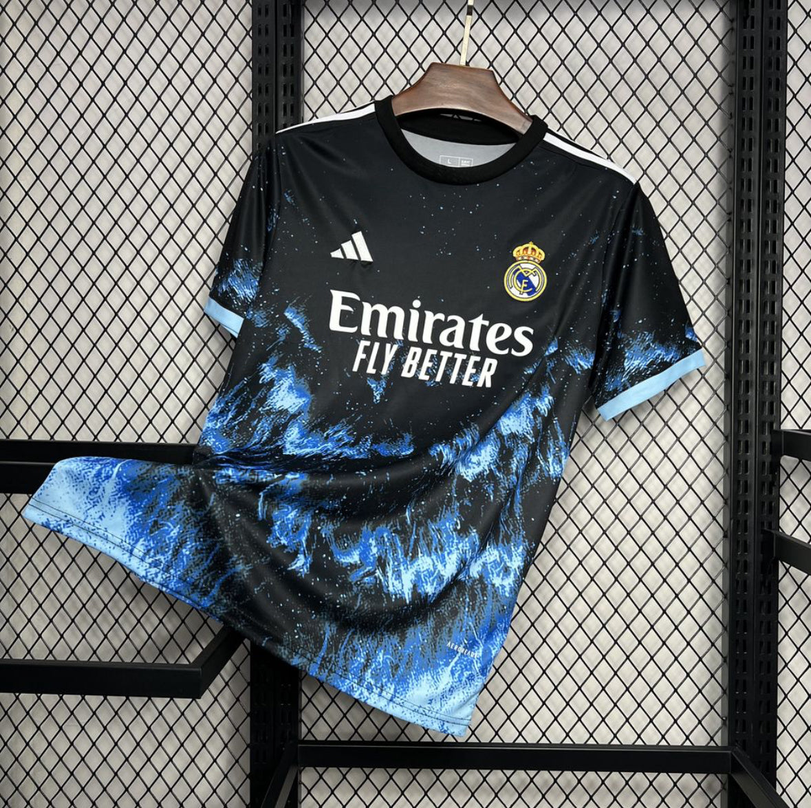 Maillot Real Madrid Ocean 2024-2025 bleu ciel avec logo Adidas