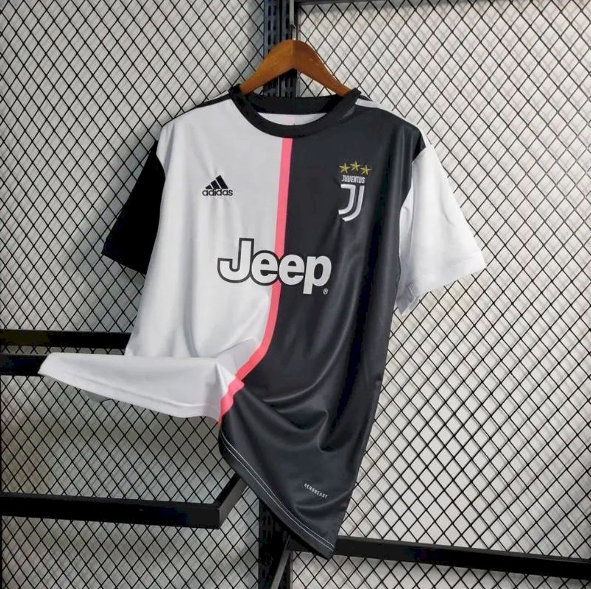 Maillot Juventus Rétro 2019-2020 rayures noir et blanc Ronaldo saison