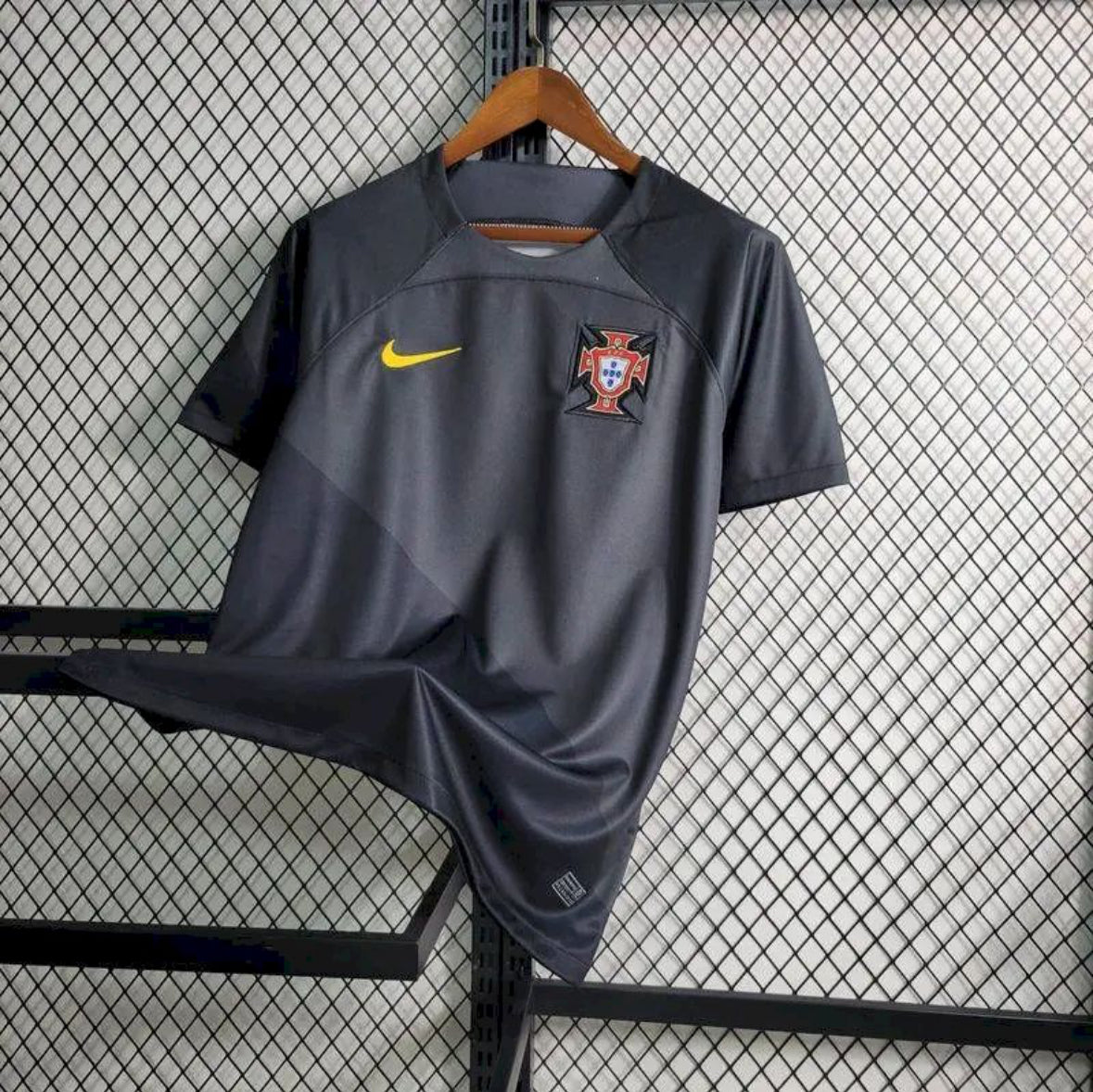 Maillot Portugal Concept noir 23/24 design exclusif sombre avec logo